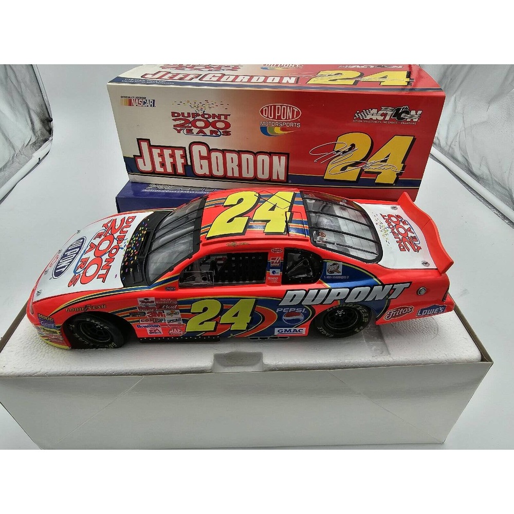 V2002 Monte Carlo Jeff Gordon #24 DuPont 200th ANIVERSARY 1/18 Action Nascar